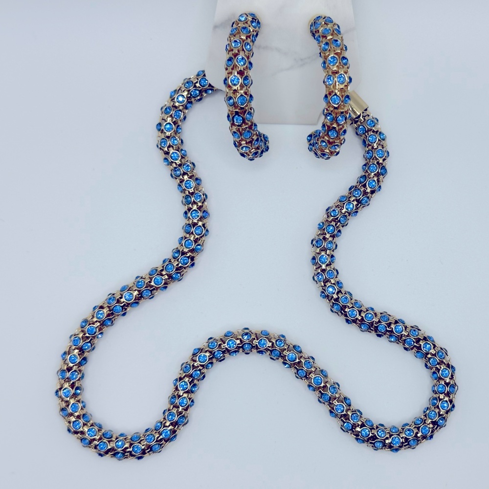 Necklace and earring set with blue stones and synthetic diamonds